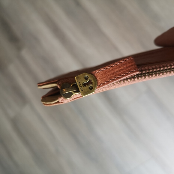 FOSSIL Penelope Collection Salmon Bird Leather Large Clutch Purse Pouch Wallet - Picture 9 of 16